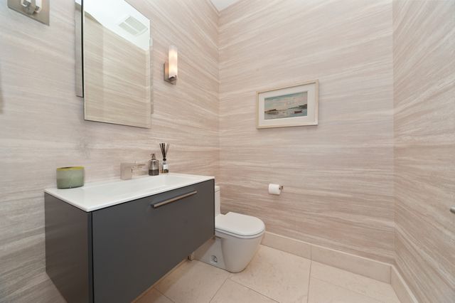 500 W Superior Street 2704, Chicago, IL 60654