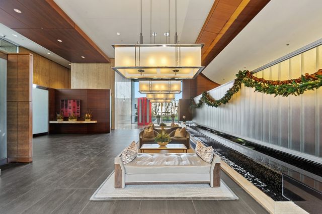 500 W Superior Street 2704, Chicago, IL 60654