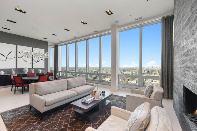 500 W Superior Street 2704, Chicago, IL 60654