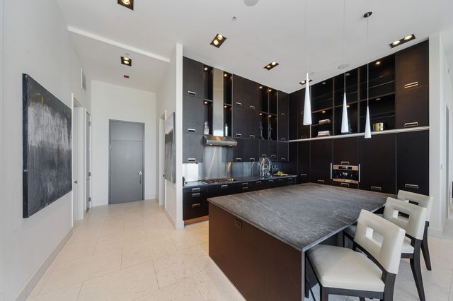 500 W Superior Street 2704, Chicago, IL 60654