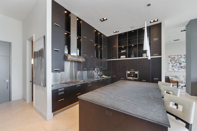 500 W Superior Street 2704, Chicago, IL 60654