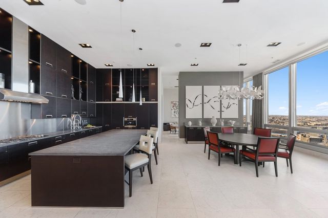 500 W Superior Street 2704, Chicago, IL 60654