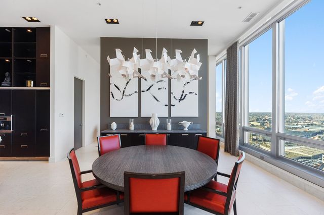 500 W Superior Street 2704, Chicago, IL 60654