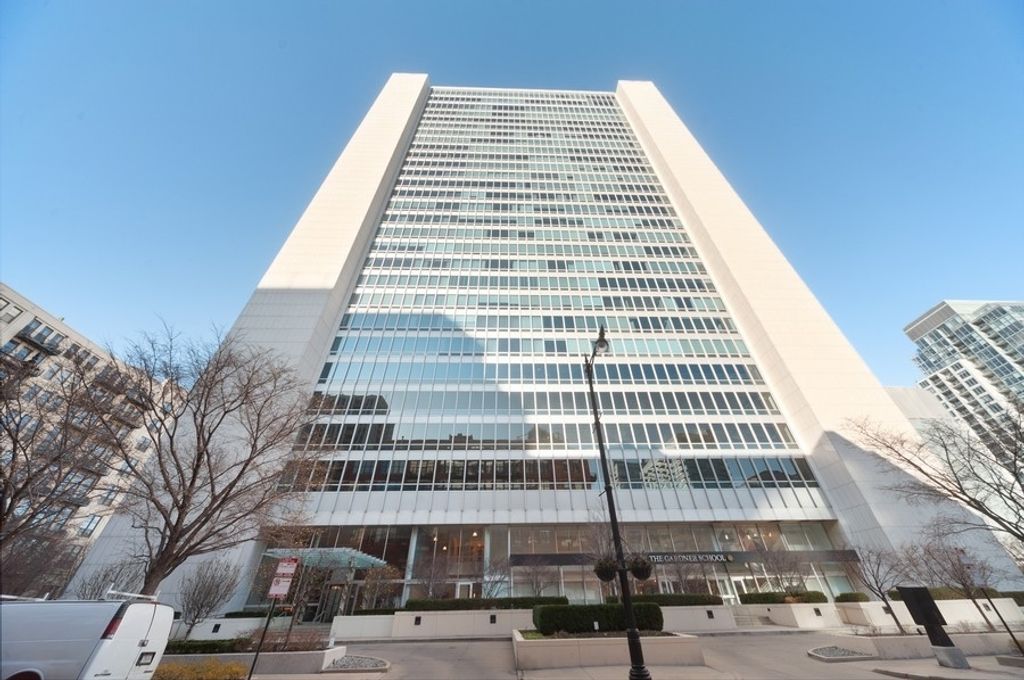 500 W Superior Street 2704, Chicago, IL 60654