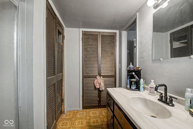 5638 Gray Road, Indianapolis, IN 46237