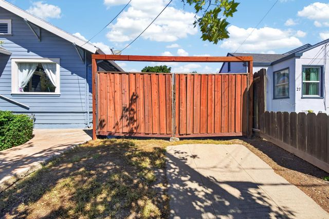 29 W Maple St, Stockton, CA 95204