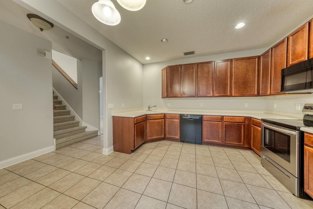 Image 16 of property listing at 7340 REGINA WAY, Orlando, FL 32819
