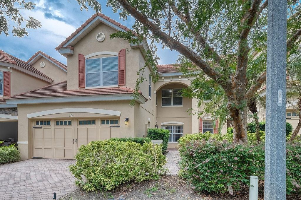 Image 5 of property listing at 7340 REGINA WAY, Orlando, FL 32819