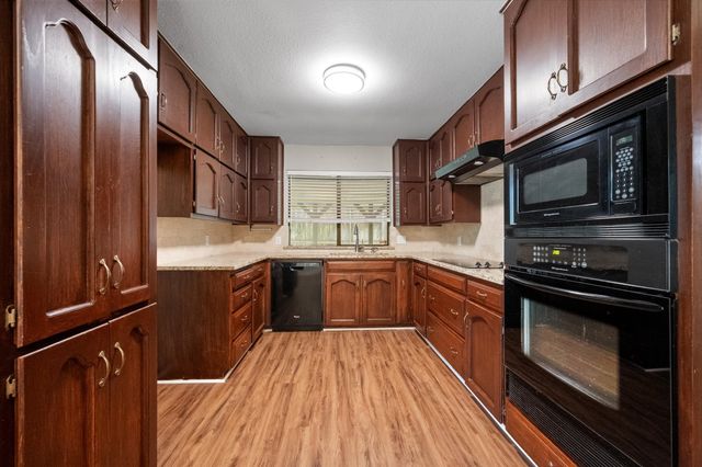 2811 Valparaiso Trail, Arlington, TX 76017