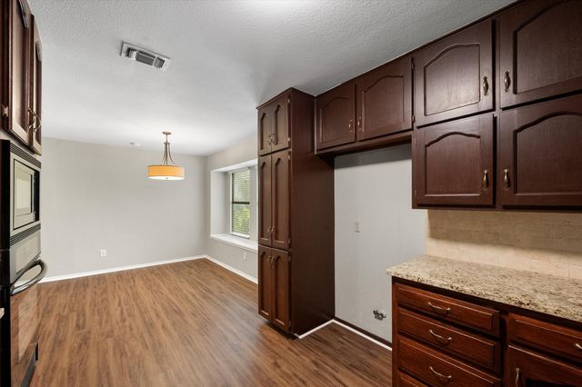 2811 Valparaiso Trail, Arlington, TX 76017