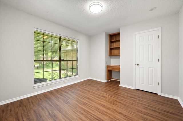 2811 Valparaiso Trail, Arlington, TX 76017