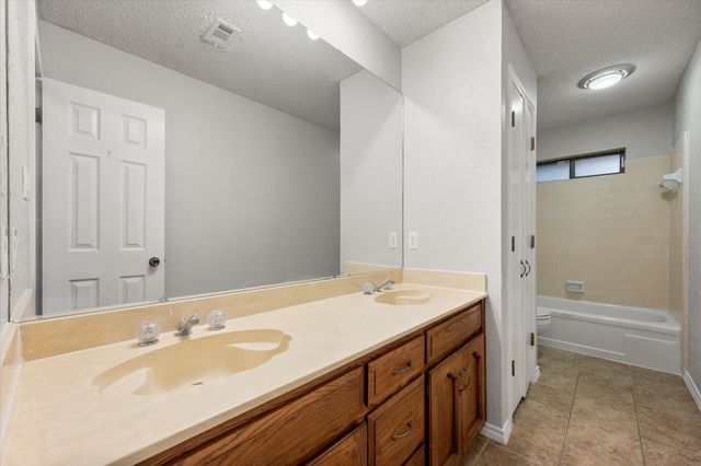 2811 Valparaiso Trail, Arlington, TX 76017