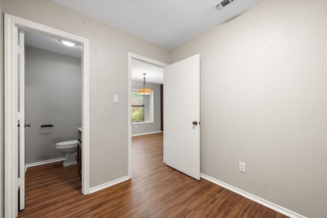 2811 Valparaiso Trail, Arlington, TX 76017