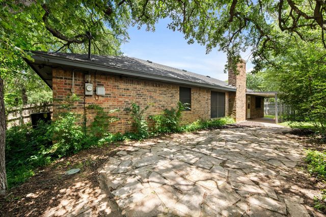 2811 Valparaiso Trail, Arlington, TX 76017