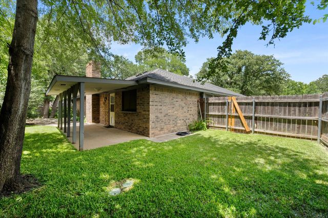2811 Valparaiso Trail, Arlington, TX 76017