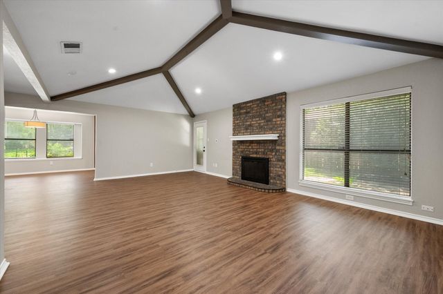 2811 Valparaiso Trail, Arlington, TX 76017