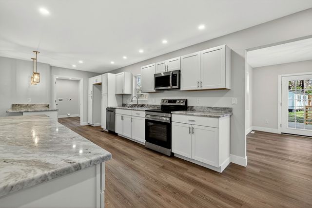 1863 Sandcroft Drive, Charleston, SC 29407