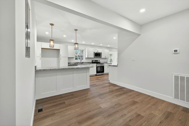 1863 Sandcroft Drive, Charleston, SC 29407