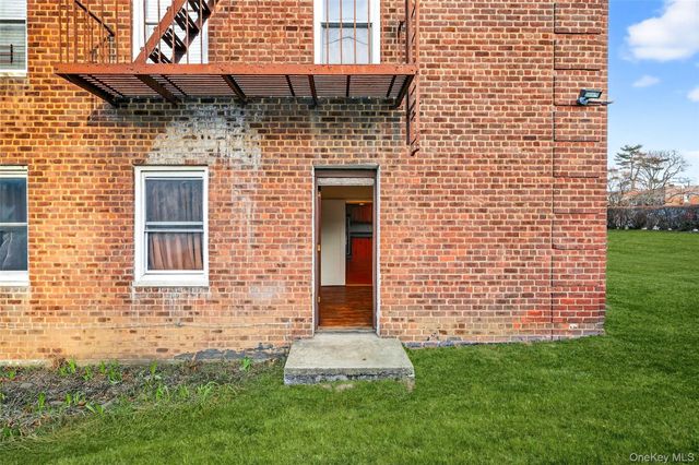 10 Davenport Avenue 1F, New Rochelle, NY 10805