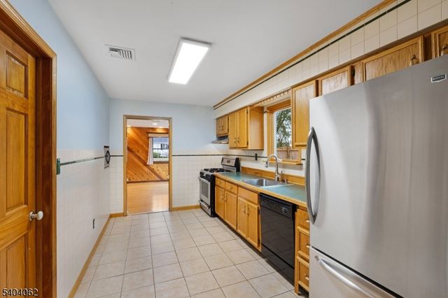 242 Powderhorn Drive, Lopatcong Twp., NJ 08865