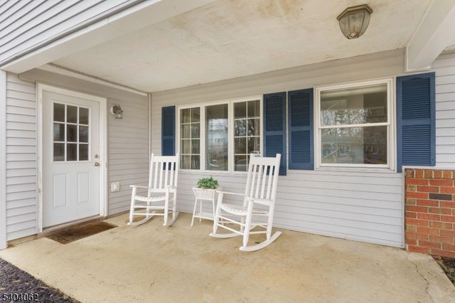 242 Powderhorn Drive, Lopatcong Twp., NJ 08865