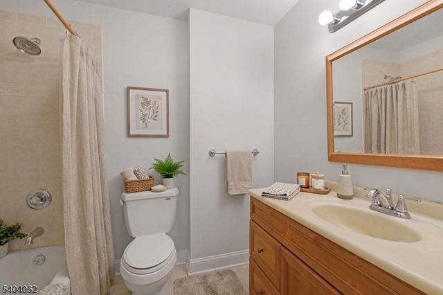 242 Powderhorn Drive, Lopatcong Twp., NJ 08865