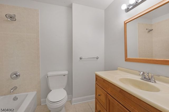 242 Powderhorn Drive, Lopatcong Twp., NJ 08865