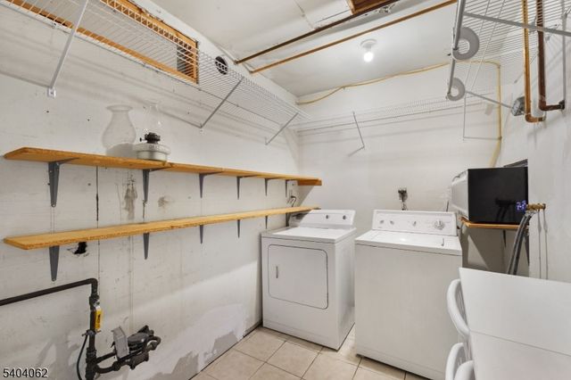 242 Powderhorn Drive, Lopatcong Twp., NJ 08865