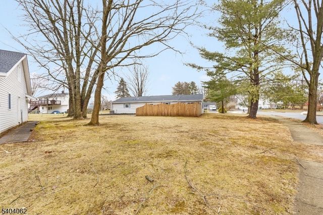 242 Powderhorn Drive, Lopatcong Twp., NJ 08865