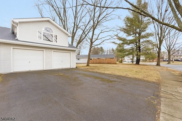 242 Powderhorn Drive, Lopatcong Twp., NJ 08865