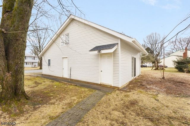 242 Powderhorn Drive, Lopatcong Twp., NJ 08865