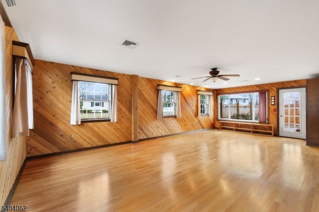 242 Powderhorn Drive, Lopatcong Twp., NJ 08865