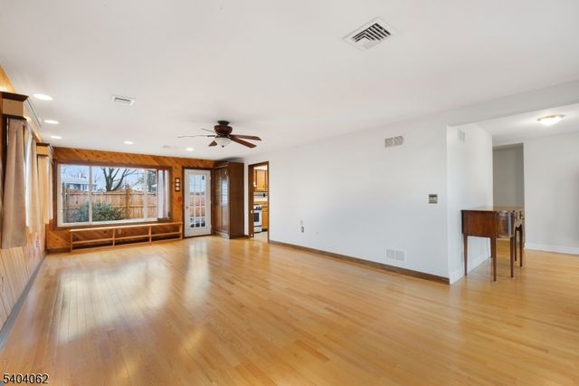 242 Powderhorn Drive, Lopatcong Twp., NJ 08865