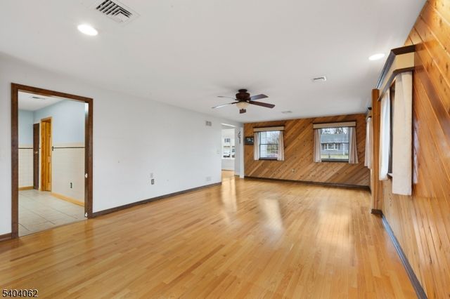 242 Powderhorn Drive, Lopatcong Twp., NJ 08865