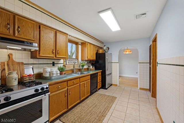 242 Powderhorn Drive, Lopatcong Twp., NJ 08865