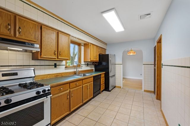 242 Powderhorn Drive, Lopatcong Twp., NJ 08865