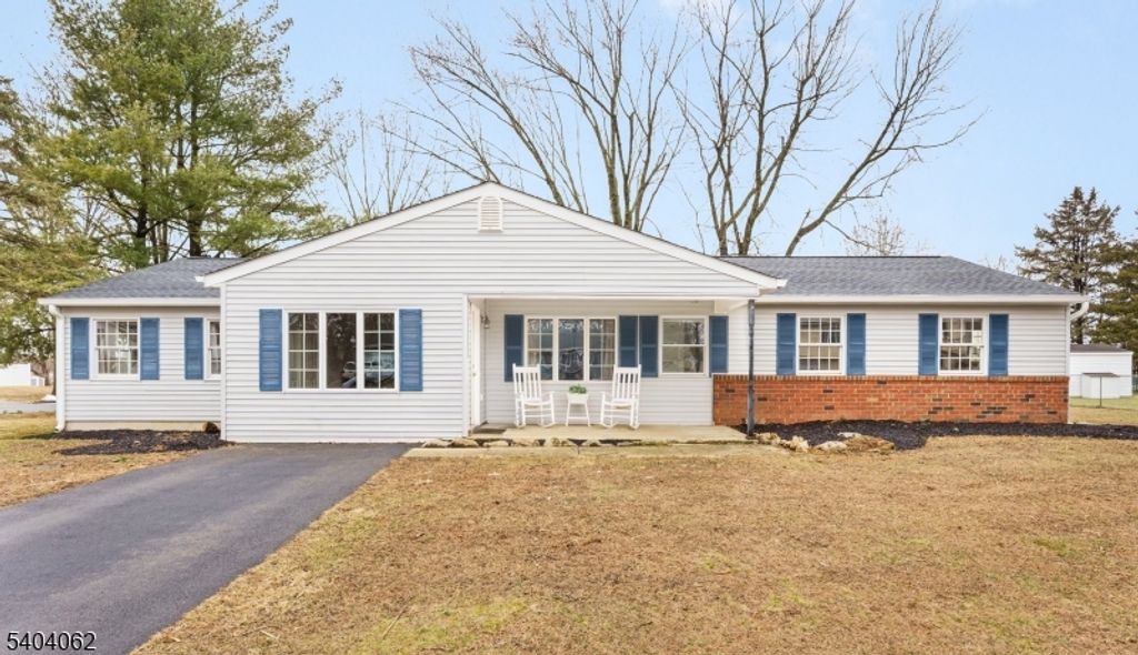 242 Powderhorn Drive, Lopatcong Twp., NJ 08865