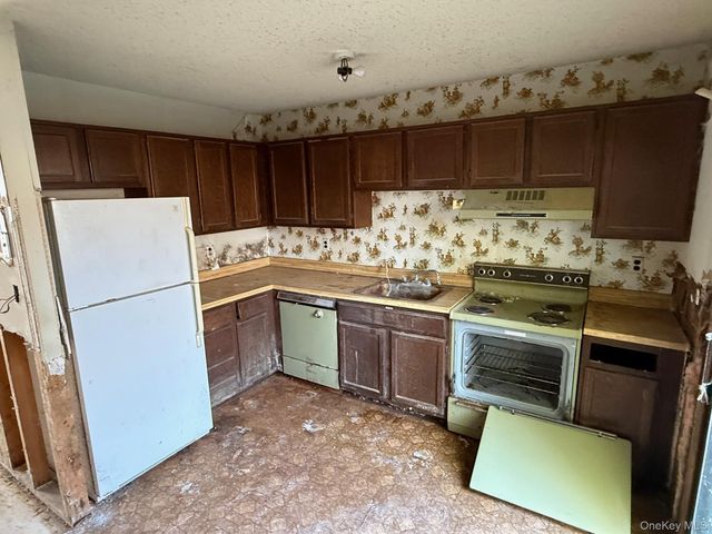 137 Fieldstone Court, Middle Island, NY 11953