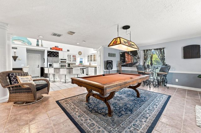 217 Baywood Street, Shoreacres, TX 77571
