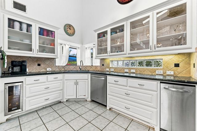 217 Baywood Street, Shoreacres, TX 77571