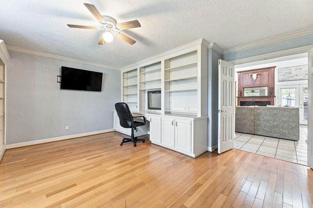 217 Baywood Street, Shoreacres, TX 77571