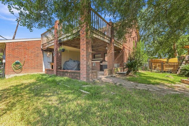 217 Baywood Street, Shoreacres, TX 77571