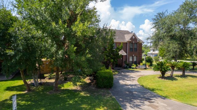 217 Baywood Street, Shoreacres, TX 77571
