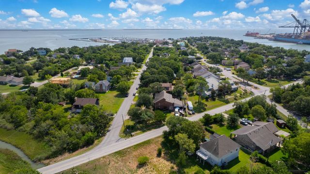 217 Baywood Street, Shoreacres, TX 77571