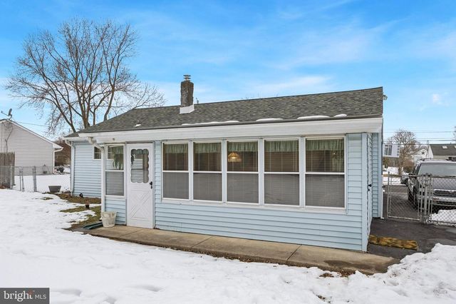 223 ALDEN AVE, Morrisville, PA 19067