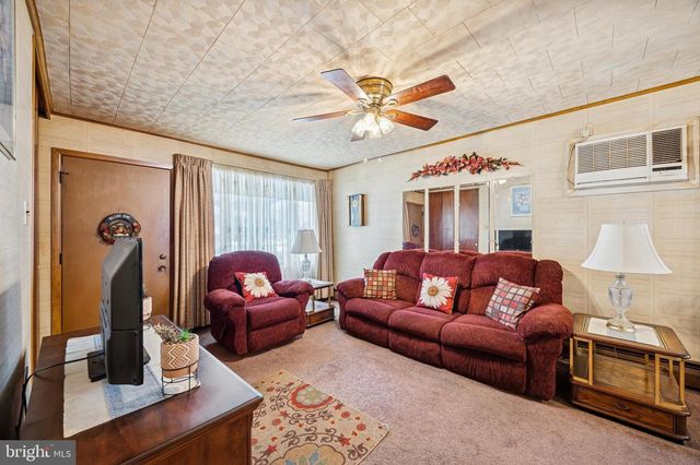 223 ALDEN AVE, Morrisville, PA 19067