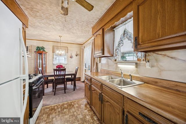 223 ALDEN AVE, Morrisville, PA 19067