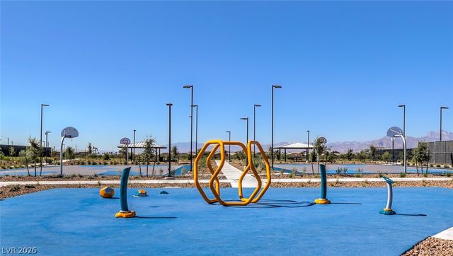 917 Kassie Lake Way, North Las Vegas, NV 89084