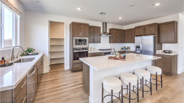917 Kassie Lake Way, North Las Vegas, NV 89084