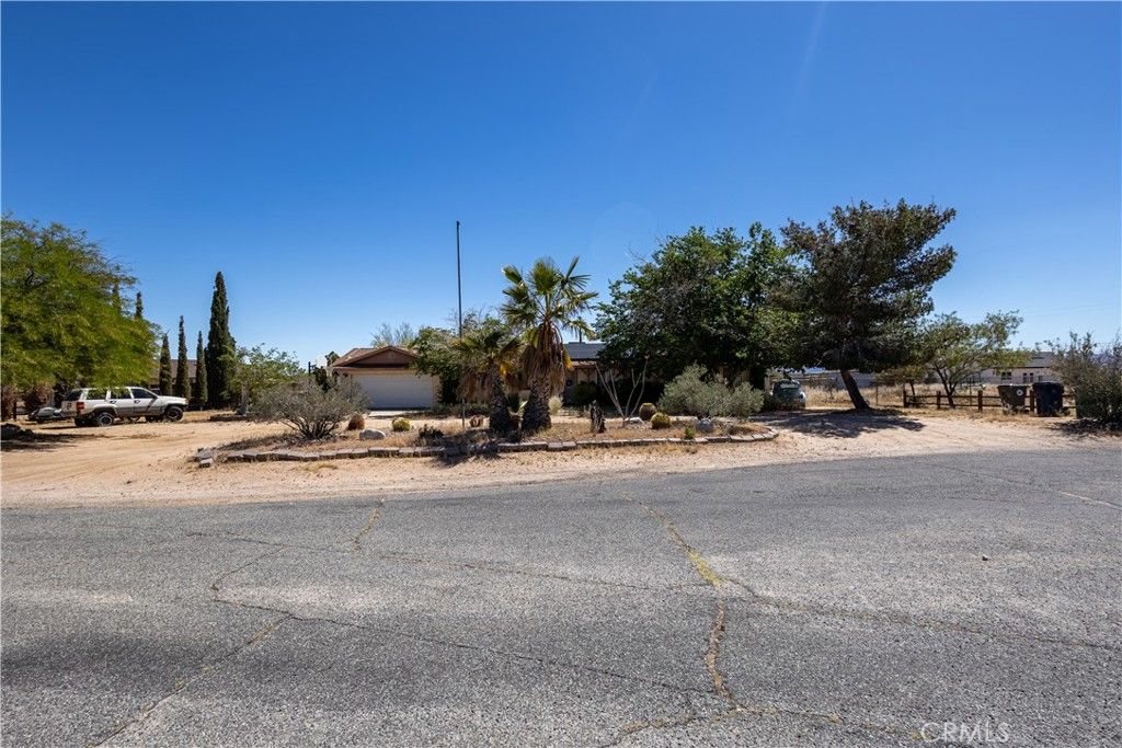 Image 1 of property listing at 3809 Hanford, Yucca Valley, CA 92284